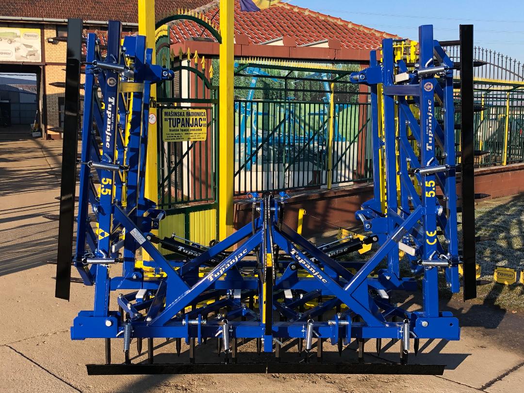 Semi-heavy harrow 5.5 m working width with double rotors