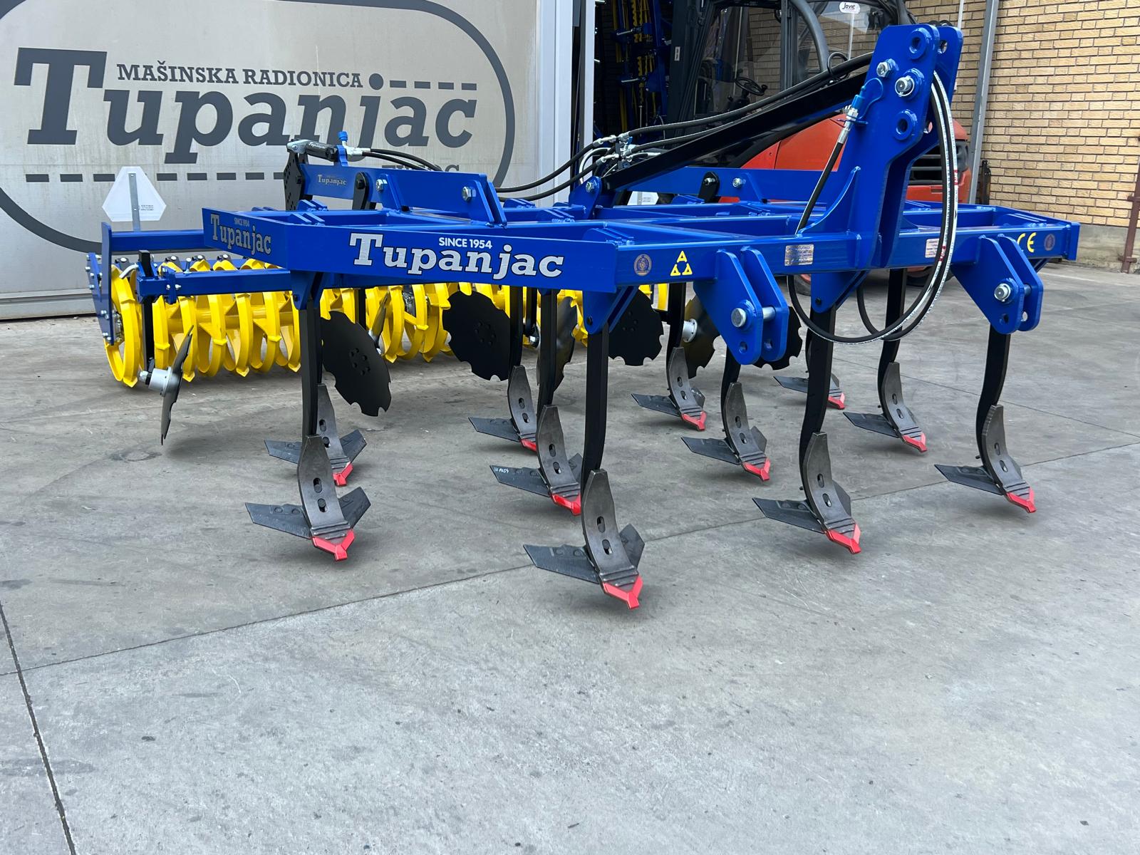 Chisel cultivator with 11 working bodies and Hard carbide tips