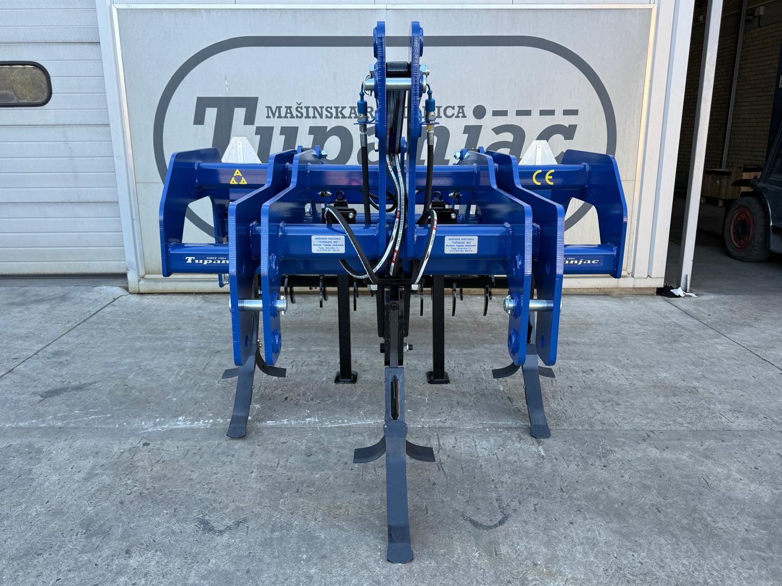 Subsoiler with 3 working bodies with spiked rollers