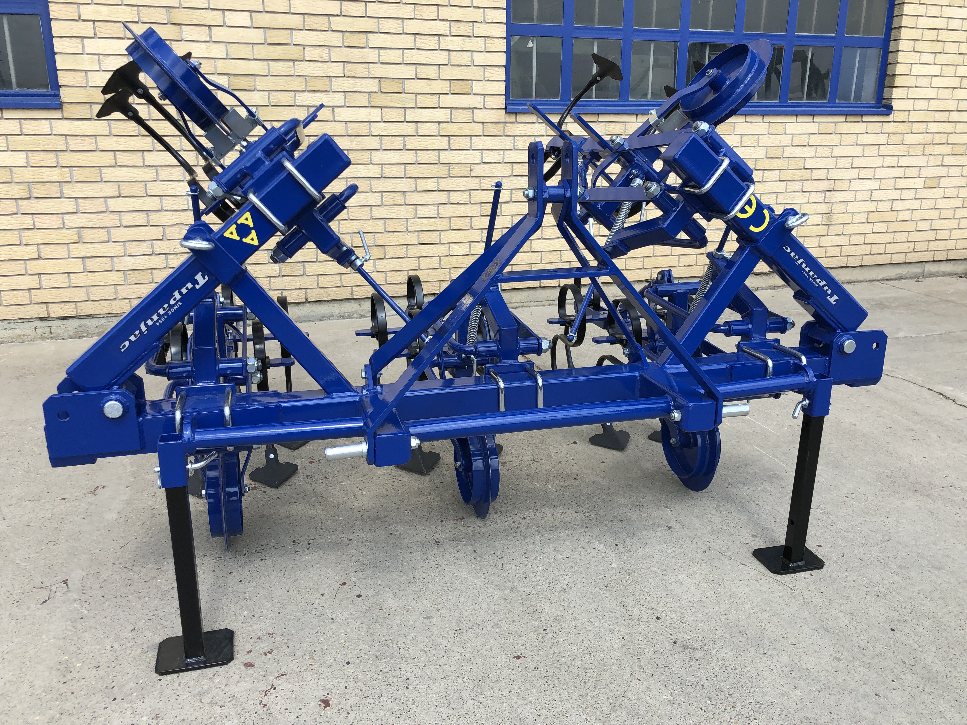 4-row inter-row cultivator with S-tines