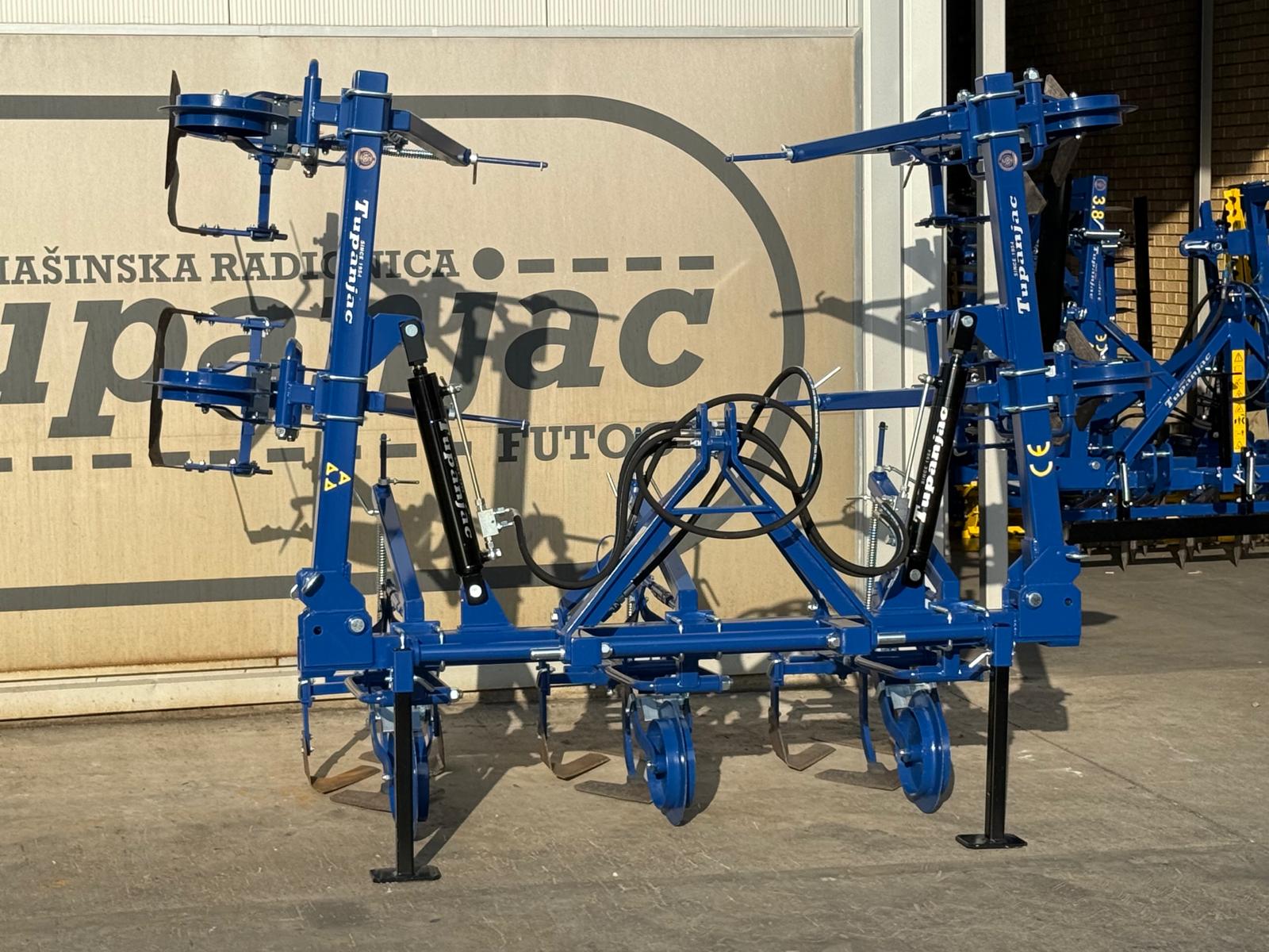 6-row inter-row cultivator with hydraulics, without steering
