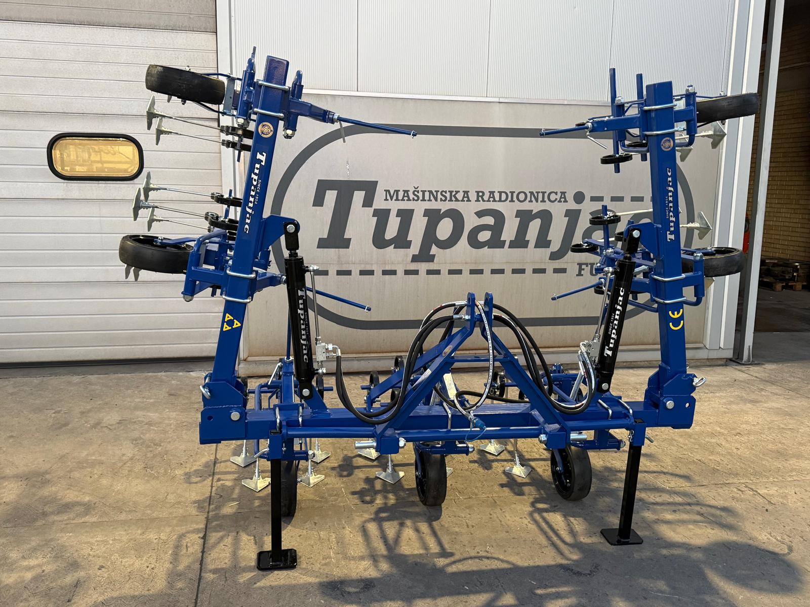6-row inter-row cultivator with new-type hoe blades and rubber wheels