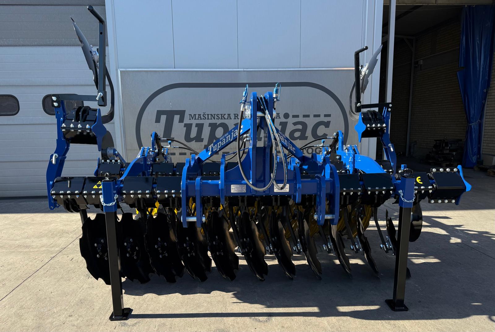 Mounted disc harrow 3 m